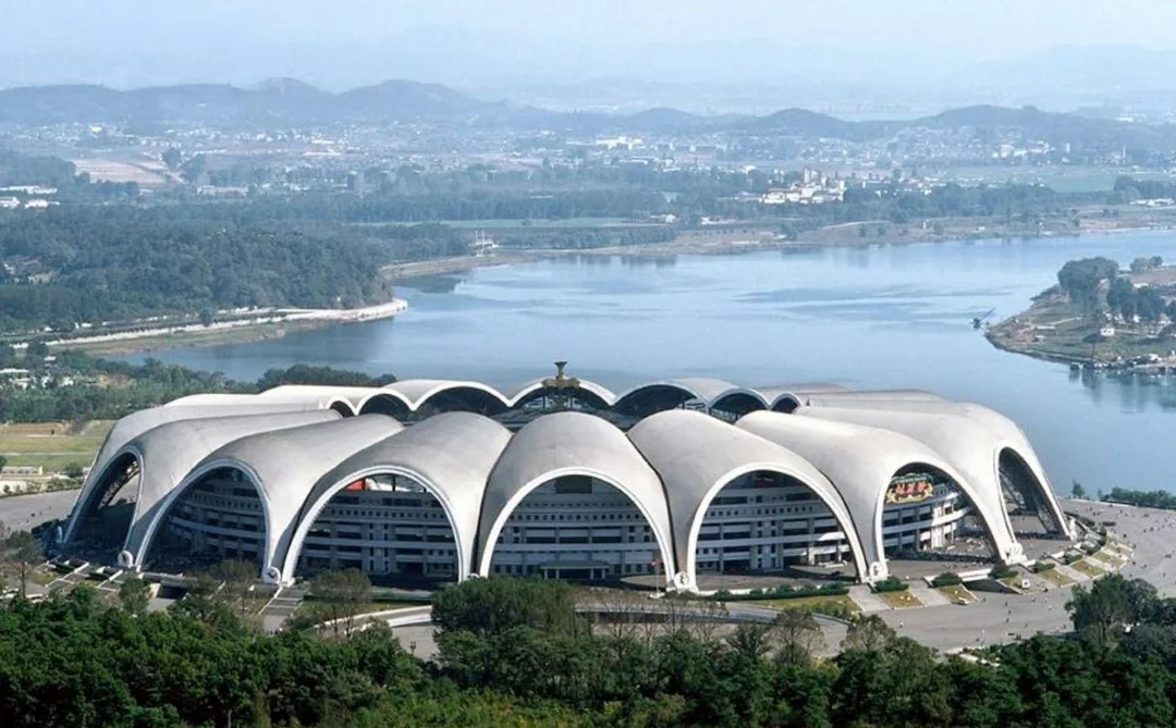 STADION SEPAK BOLA YANG TERBESAR DI DUNIA